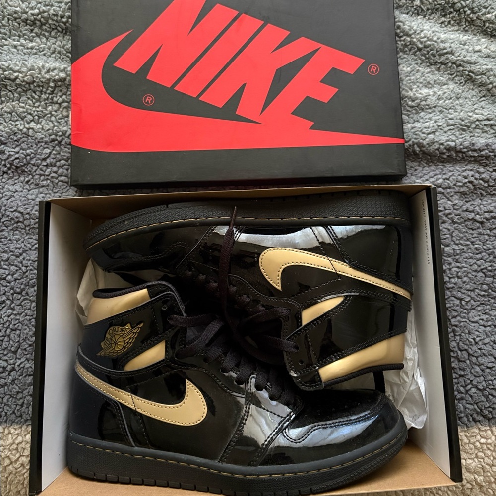Nike Air Jordan 1 Retro 2020 - Black / Gold